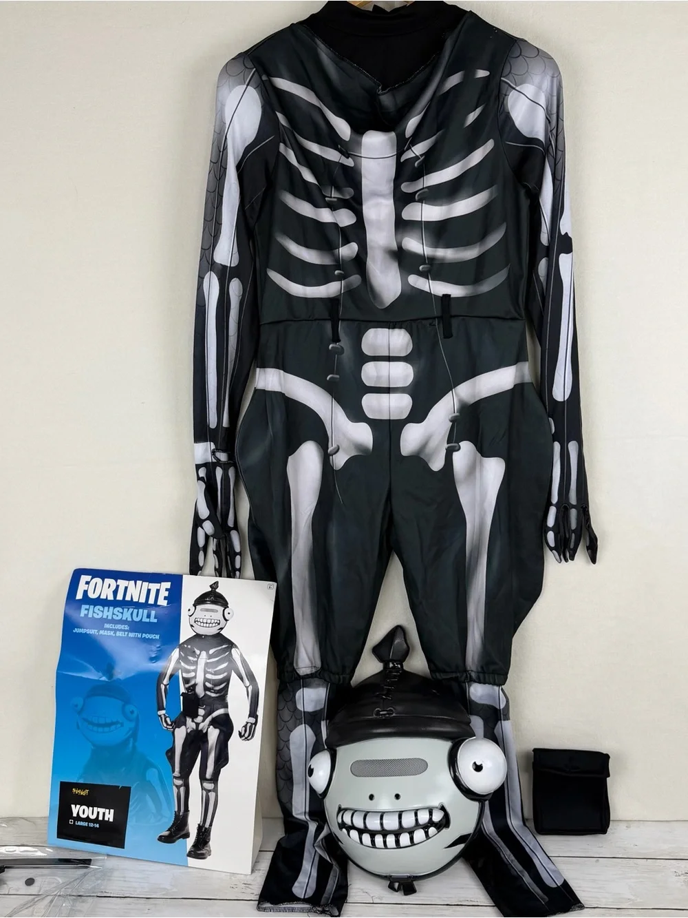 Fortnite Fishskull Costume Youth 12/14 Jumpsuit Mask Belt Pouch Halloween